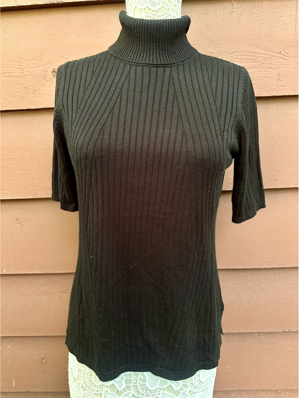Dana Buchman Black Ribbed Turtleneck Sweater Top Minimalist Casual Preppy